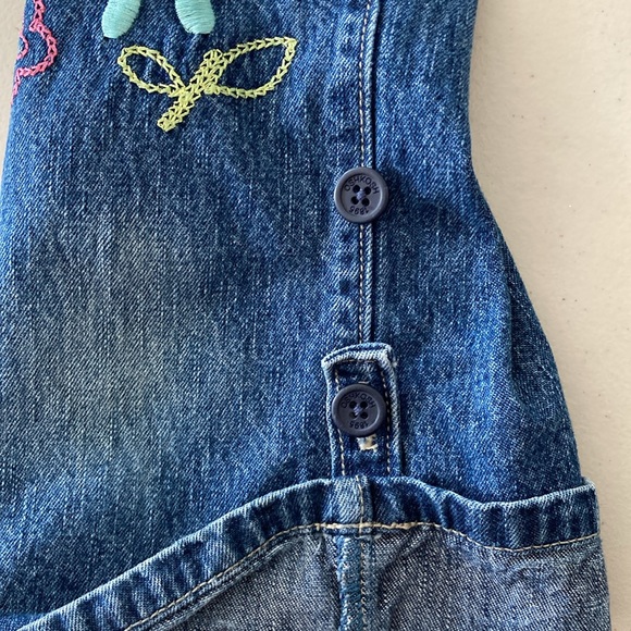 Osh Kosh Girl's Size 5 Embroidered denim jeans with ribbon belt - Picture 6 of 12